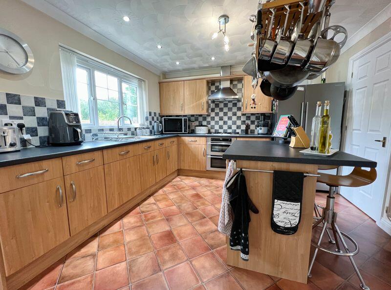 Additional property image - 33 Swyn Y Nant, Tonyrefail, CF39 8FE