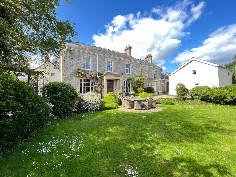 6 bedroom detached house for sale in Rhoose Farmhouse, Rhoose Road