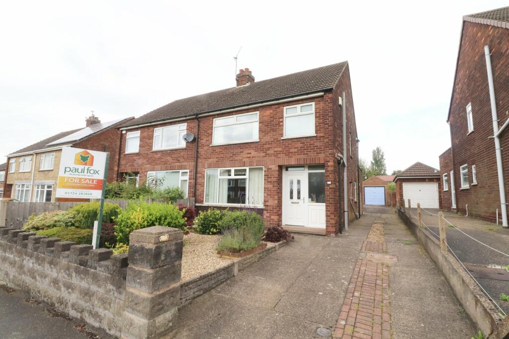 3 bedroom semidetached house for sale in Willoughby Road, Scunthorpe, DN17