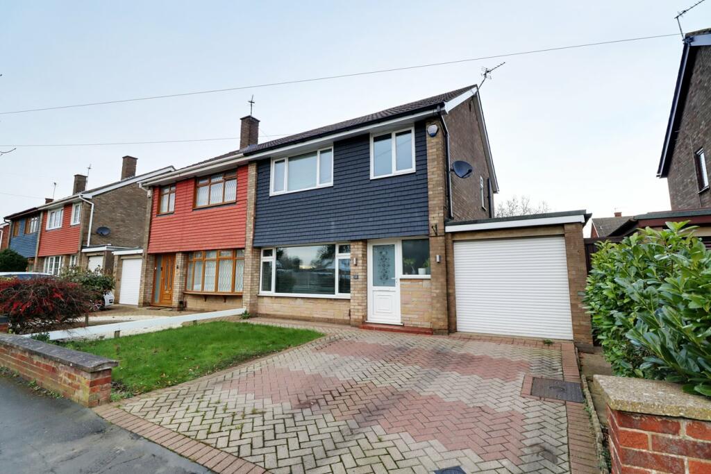 3 bedroom semidetached house for sale in Holme Hall Avenue, Bottesford