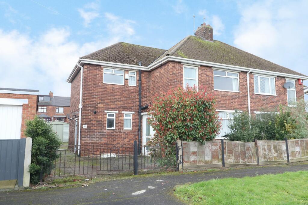 4 bedroom semidetached house for sale in Fulbeck Road, Scunthorpe, DN16