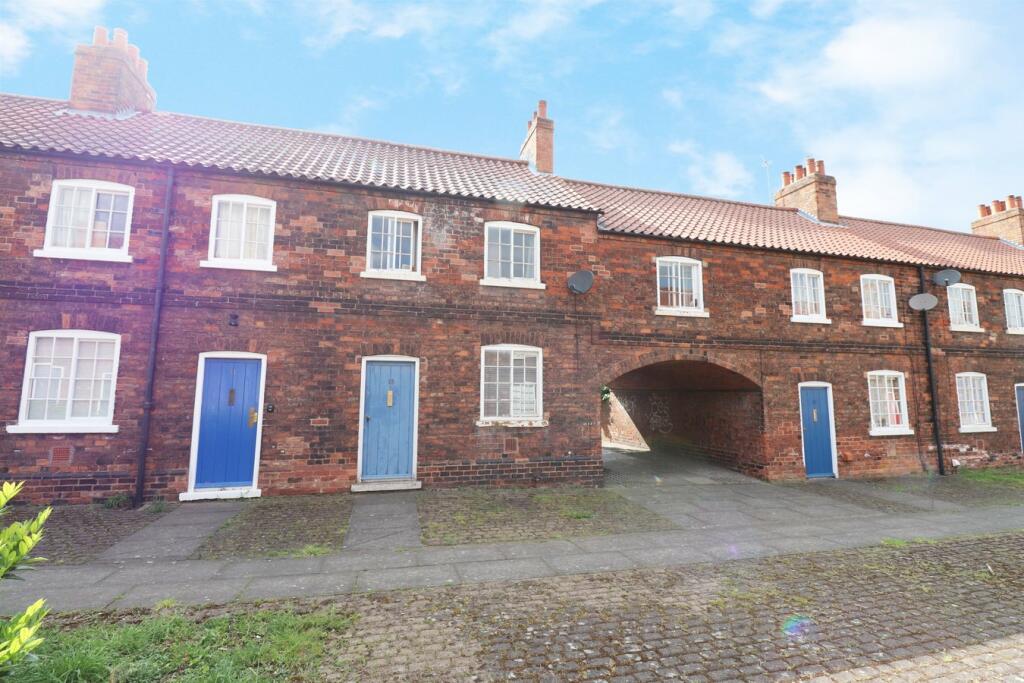 2 bedroom terraced house for sale in Redbourne Street, Scunthorpe, DN16