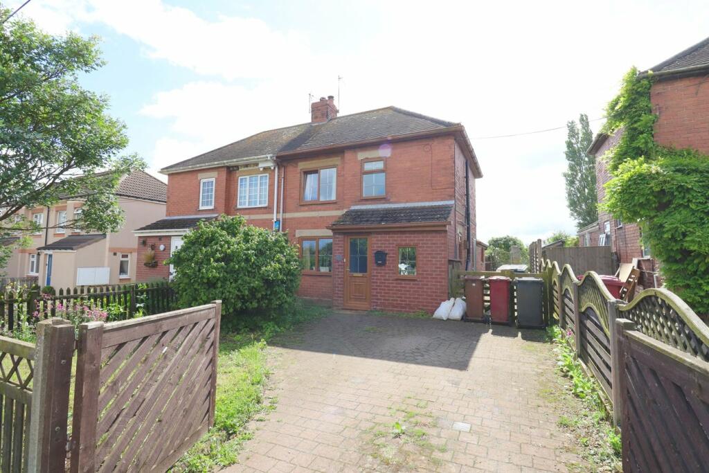 3 bedroom semidetached house for sale in Thealby Lane, Thealby, Scunthorpe, DN15