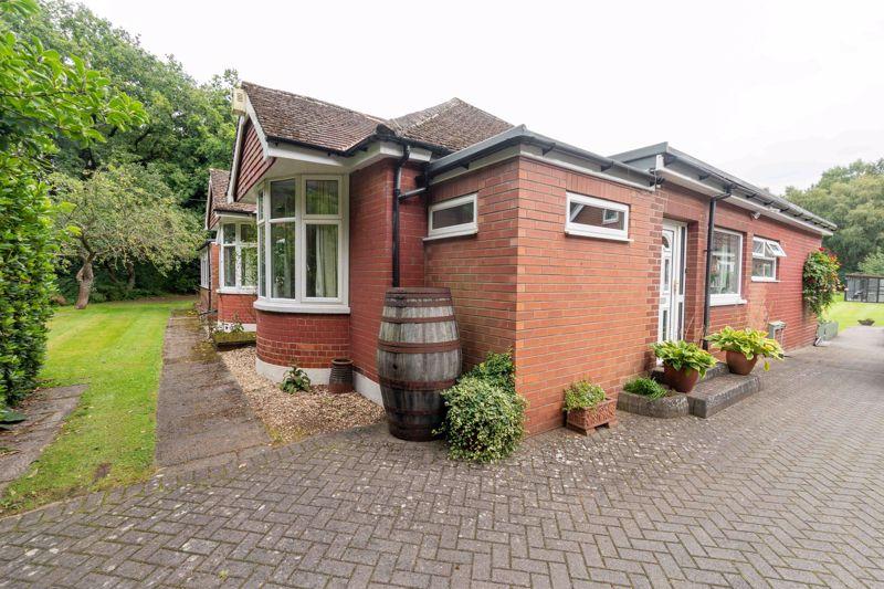 4 bedroom bungalow for sale in Holme Lane, Holme, Scunthorpe, DN16