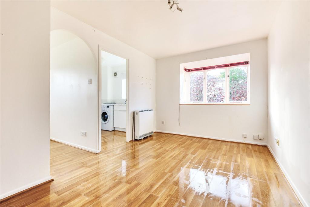1 bedroom flat for sale in Leigh Hunt Drive, Southgate, London, N14