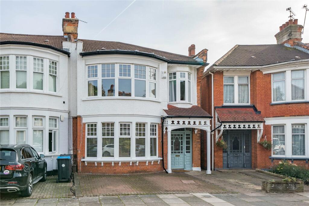 4 bedroom end of terrace house for sale in Cranley Gardens, Palmers