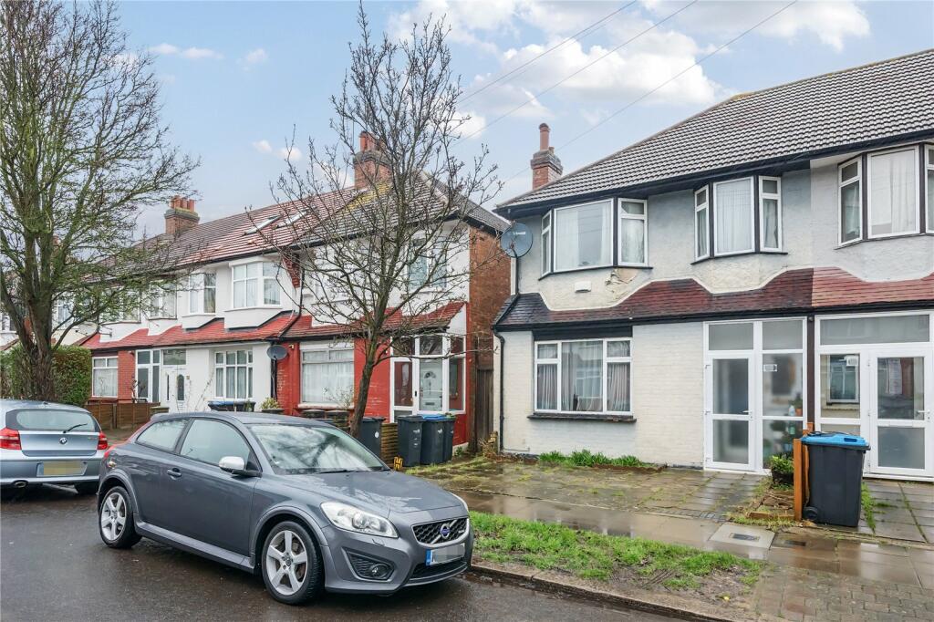 3 bedroom end of terrace house for sale in Princes Avenue, Palmers