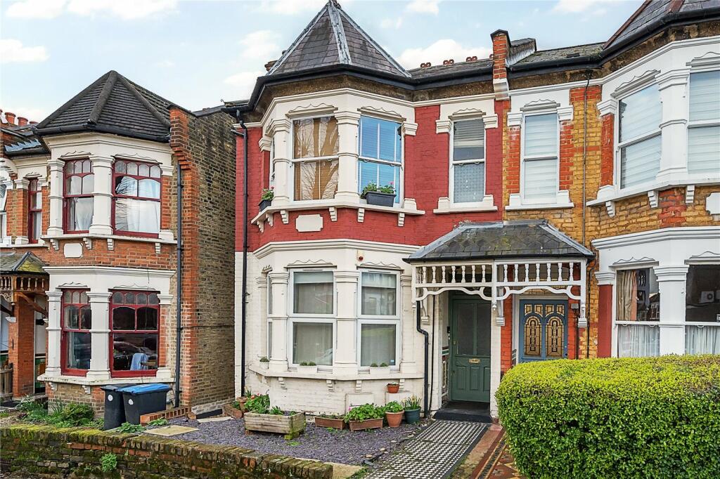 2 bedroom flat for sale in Osborne Road, Palmers Green, London, N13