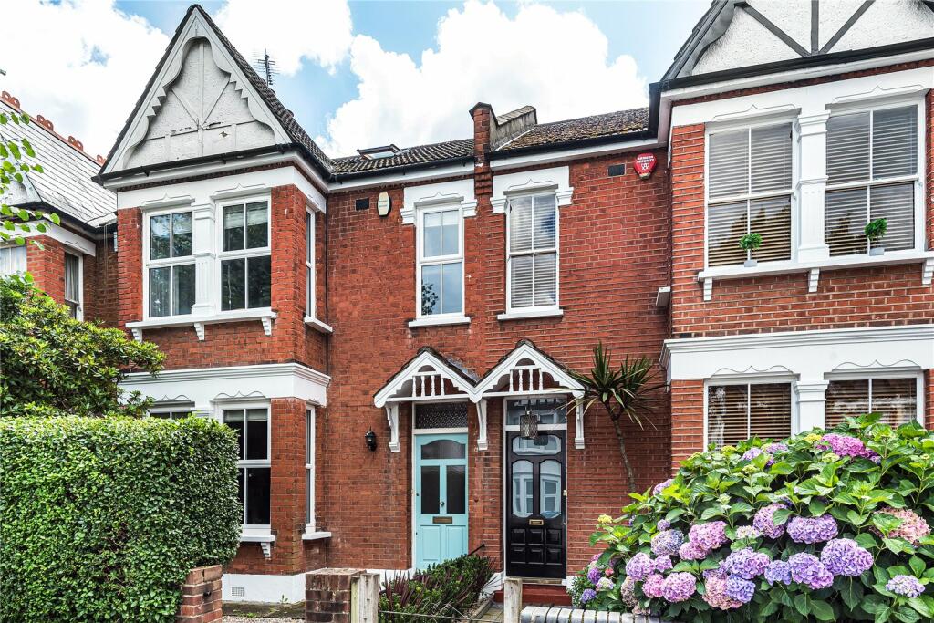 3 bedroom terraced house for sale in Eaton Park Road, Palmers Green