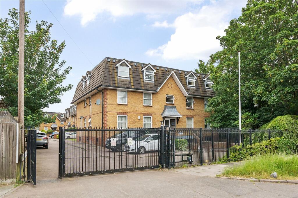 1 bedroom flat for sale in Millstream Close, Palmers Green, London, N13