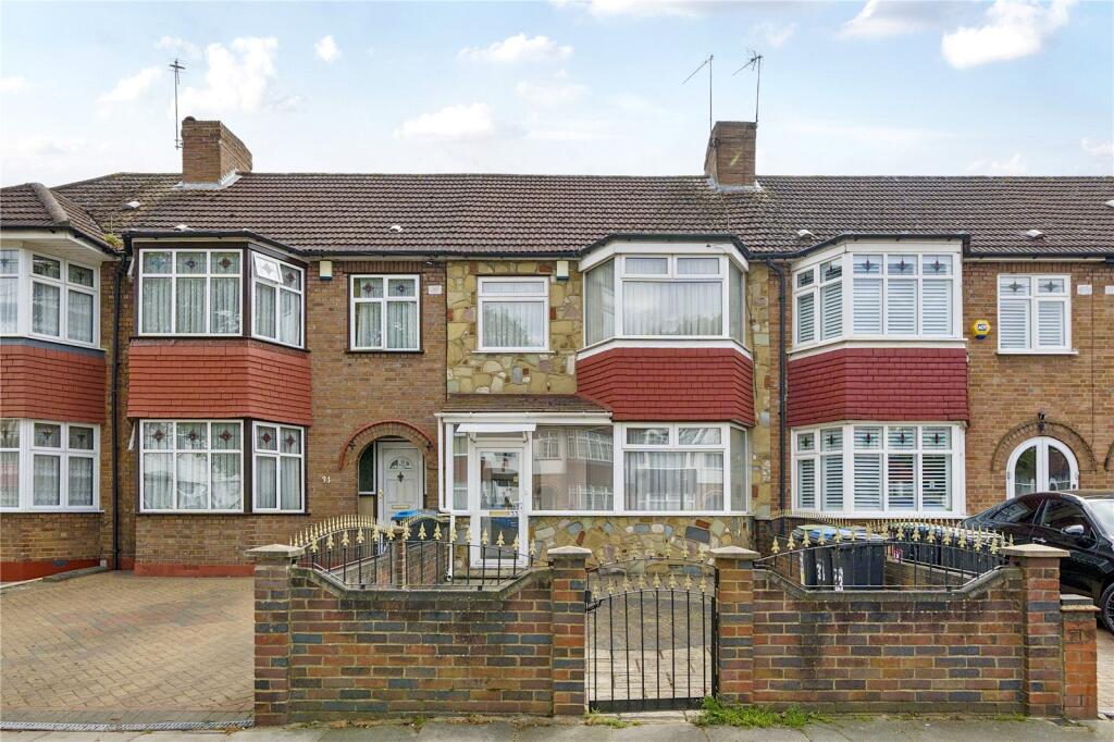 Main image of property: The Fairway, Palmers Green, London, N13