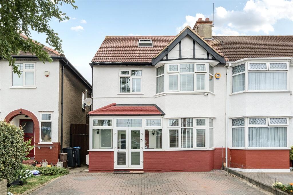 Main image of property: Munster Gardens, Palmers Green, London, N13