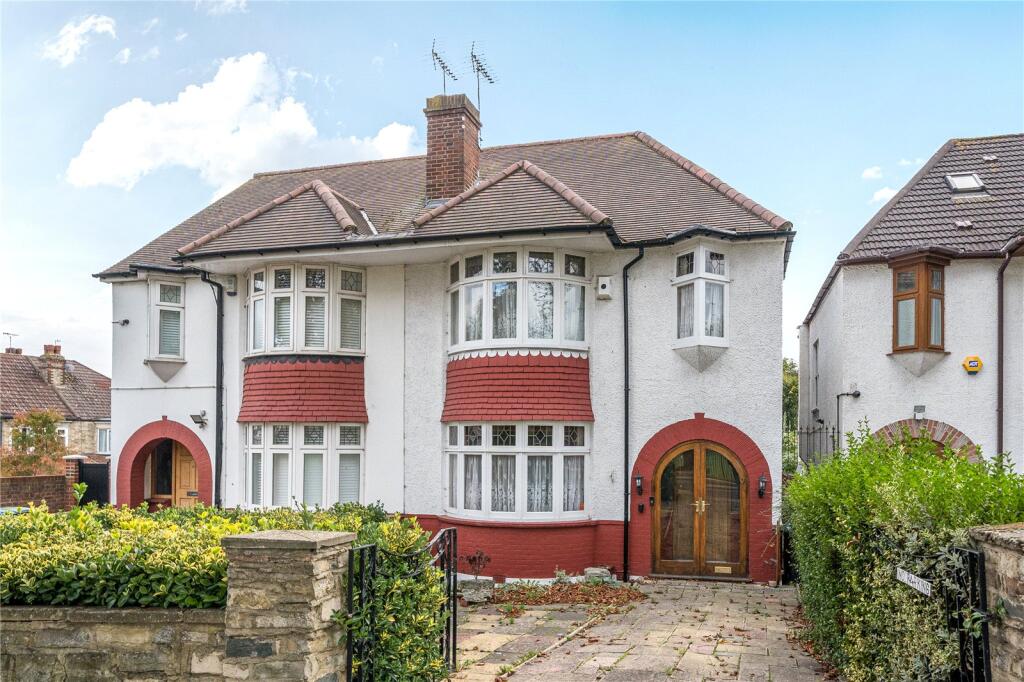 Main image of property: Broomfield Lane, Palmers Green, London, N13