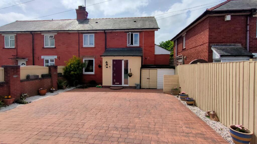 3 bedroom semidetached house for sale in Belvedere Drive, Wrexham, LL11