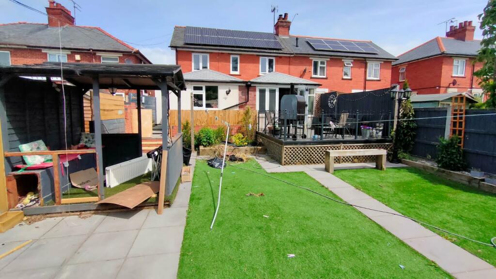 3 bedroom semidetached house for sale in Belvedere Drive, Wrexham, LL11