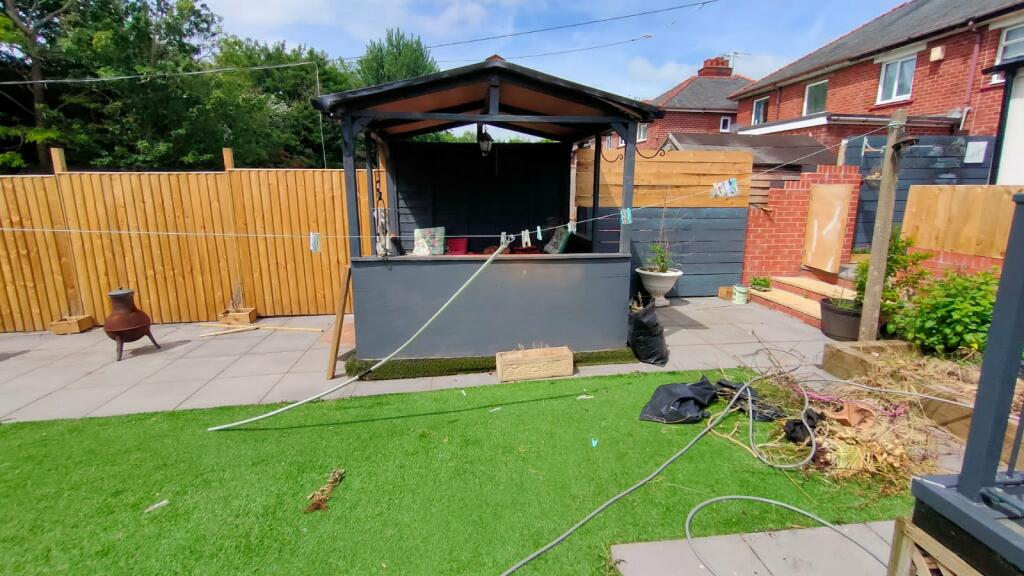 3 bedroom semidetached house for sale in Belvedere Drive, Wrexham, LL11