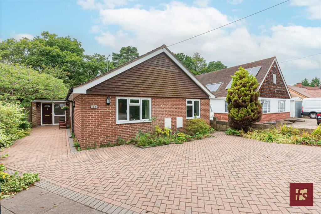 3 bedroom detached bungalow for sale in New Wokingham Road, Crowthorne