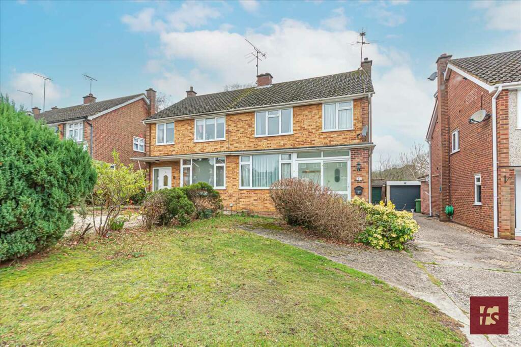3 bedroom semidetached house for sale in Keats Way, Crowthorne, RG45