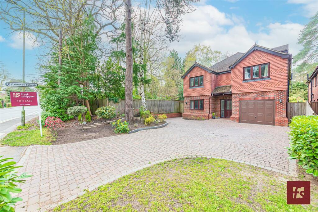 6 bedroom detached house for sale in New Wokingham Road, Crowthorne, RG45