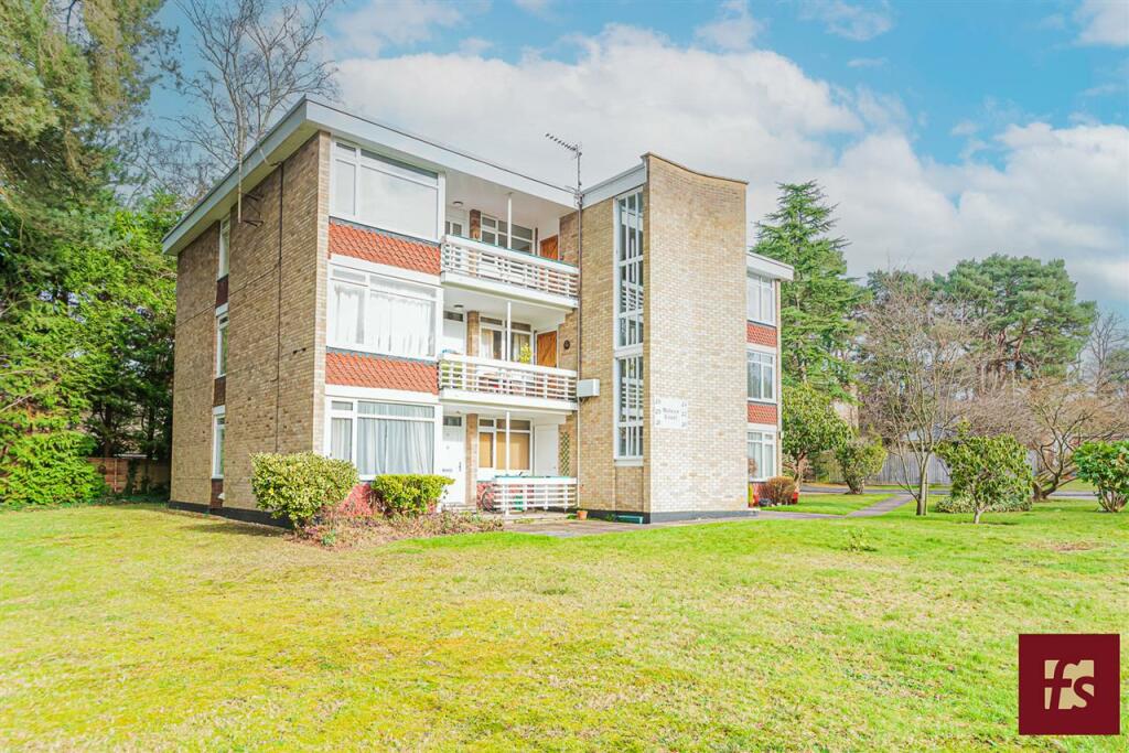 2 bedroom apartment for sale in Wulwyn Court, Linkway, Edgcumbe Park