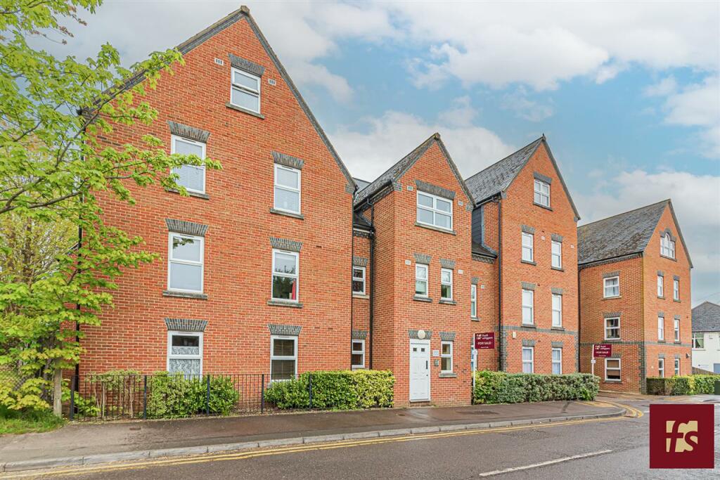 1 bedroom apartment for sale in Heath Hill Road South, Crowthorne, RG45