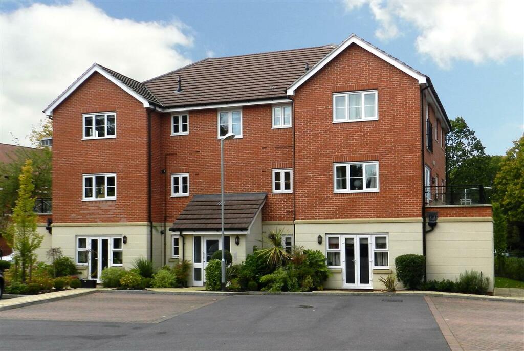 2 bedroom apartment for rent in Waterloo Road, Crowthorne, RG45