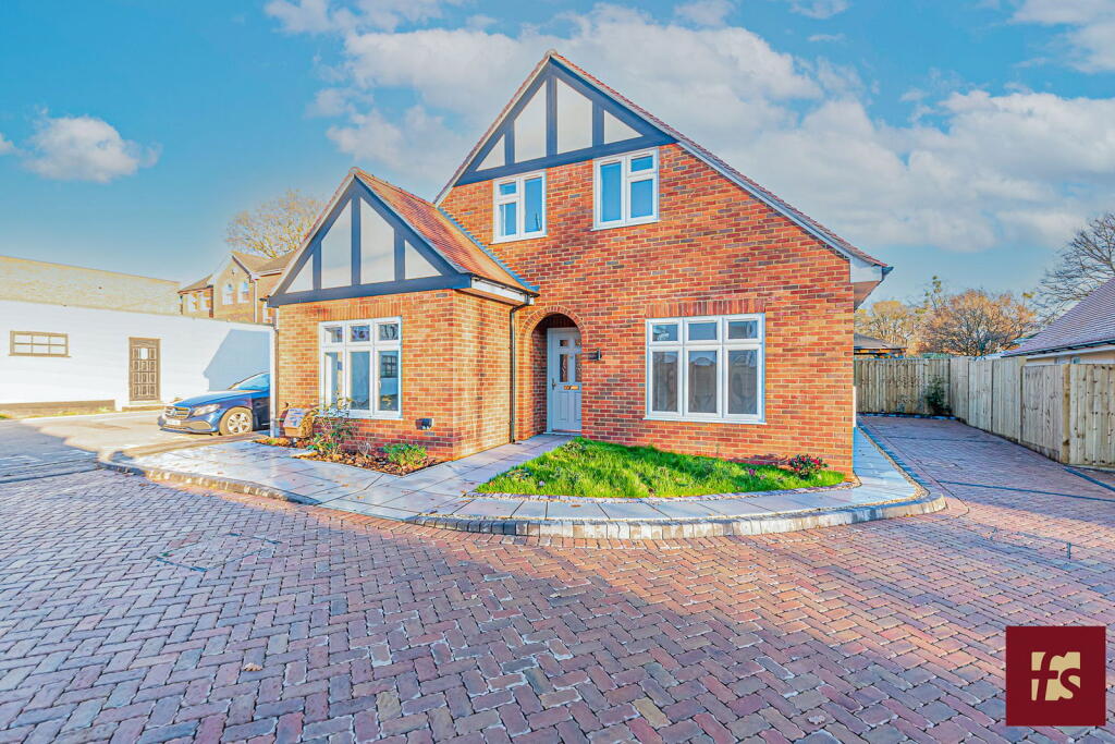 Main image of property: High Street, Crowthorne