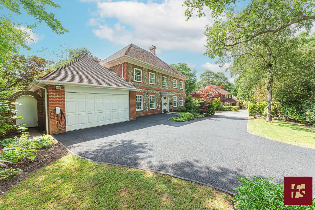 Main image of property: Talisman Close, Crowthorne, Berkshire, RG45 6JE