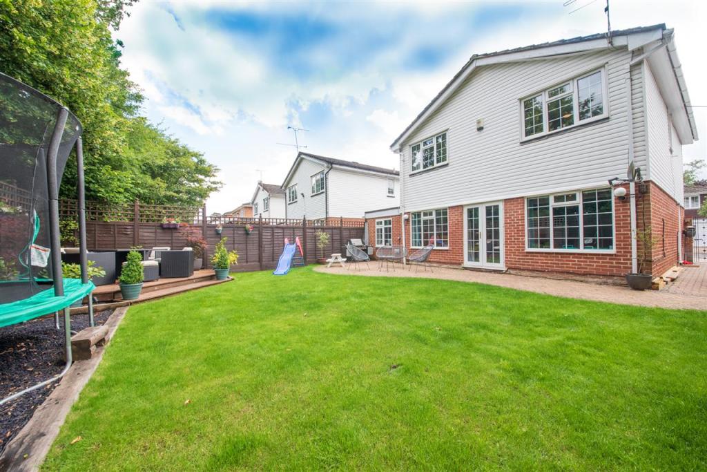 4 bedroom detached house for sale in The Brambles, Crowthorne, RG45
