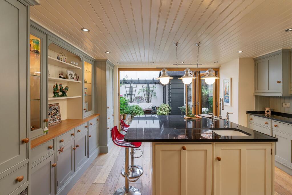 Main image of property: 1 Charles Street, Dartmouth, Devon