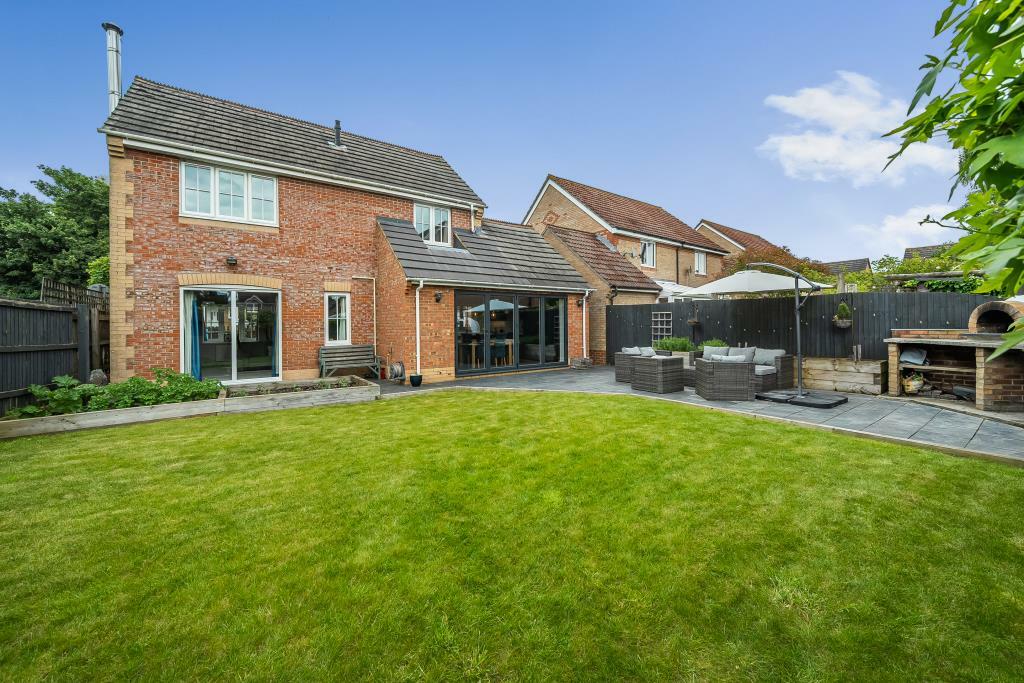 3 bedroom detached house for rent in Harebell Drive, Thatcham, RG18