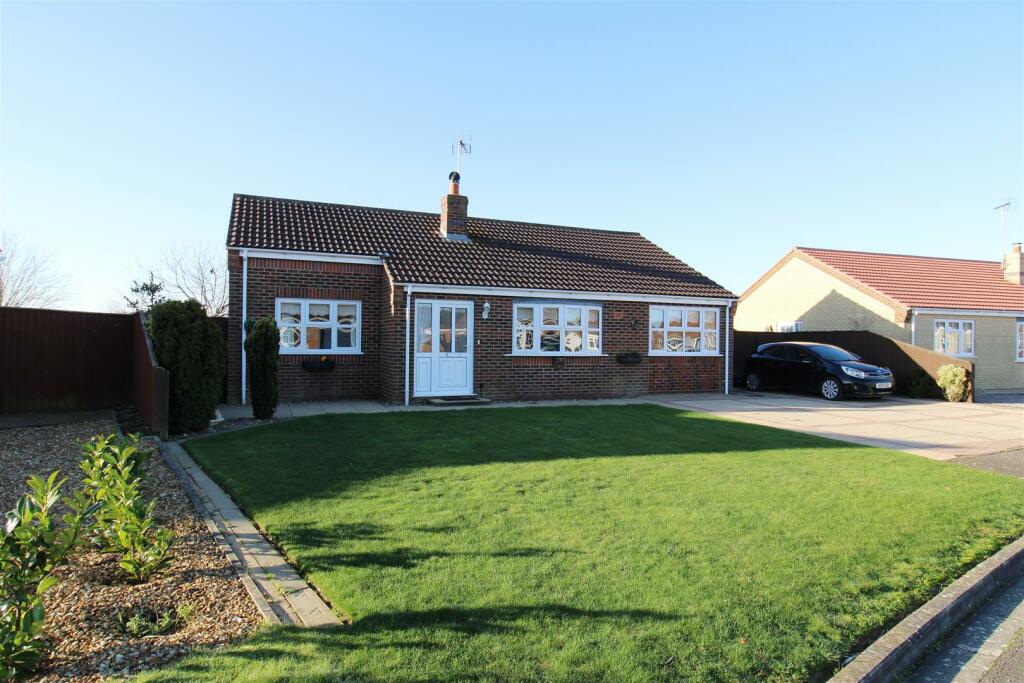 3 bedroom detached bungalow for sale in Skelton Drive, Long Sutton