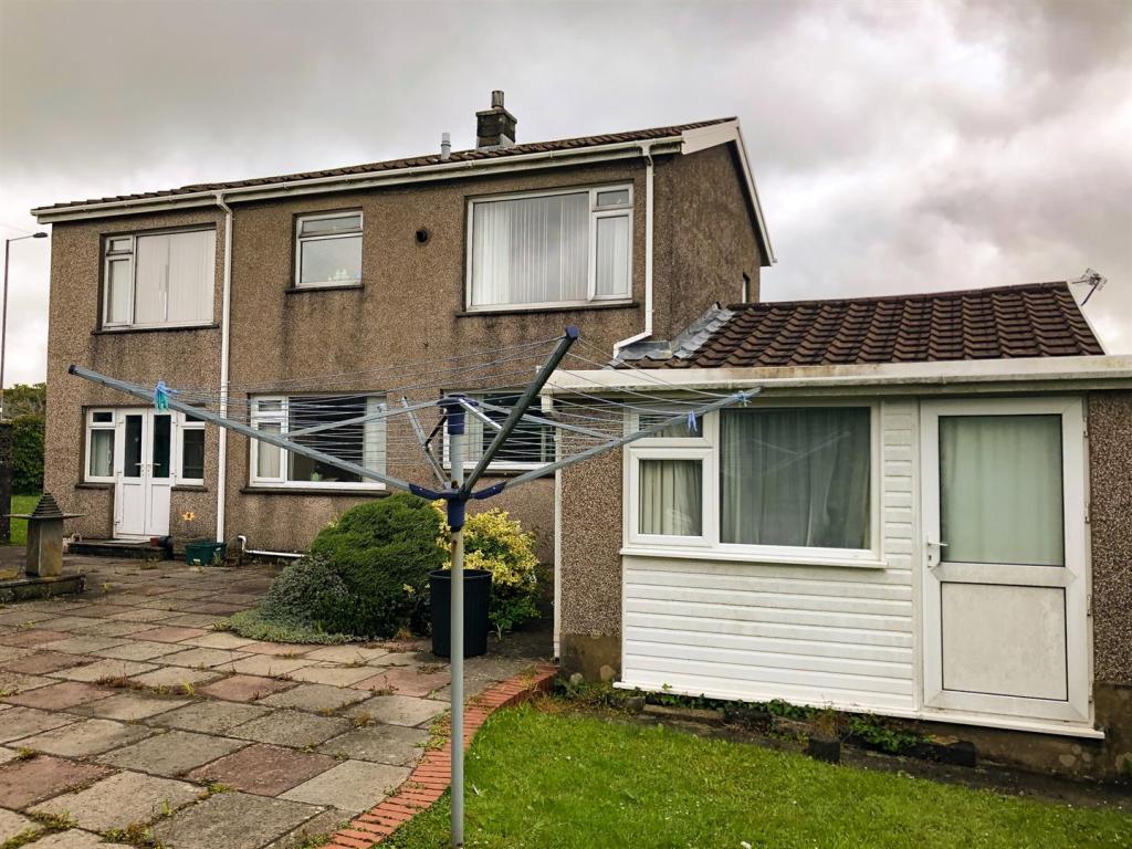 4 bedroom detached house for sale in 2 Haven Park Avenue, Haverfordwest