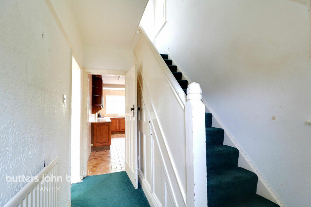 3 bedroom semi-detached house for sale in Spragg House Lane, Stoke-On-Trent ST6 8DU, ST6