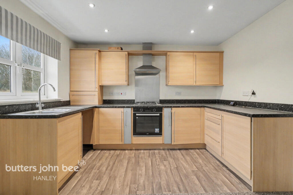 Main image of property: Stoke-On-Trent ST6 8GU, Moorefields View