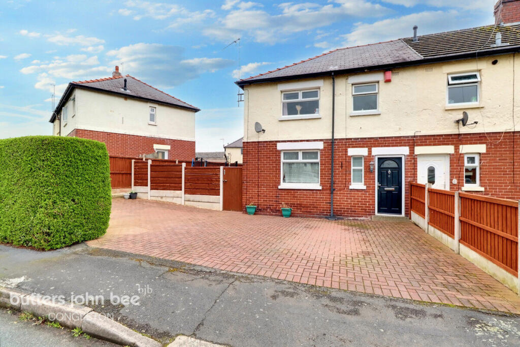 2 bedroom end of terrace house for sale in Wilbraham Road, Congleton, CW12