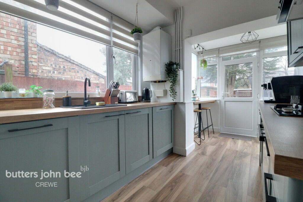 3 bedroom semidetached house for sale in Newfield Drive, Crewe, CW1