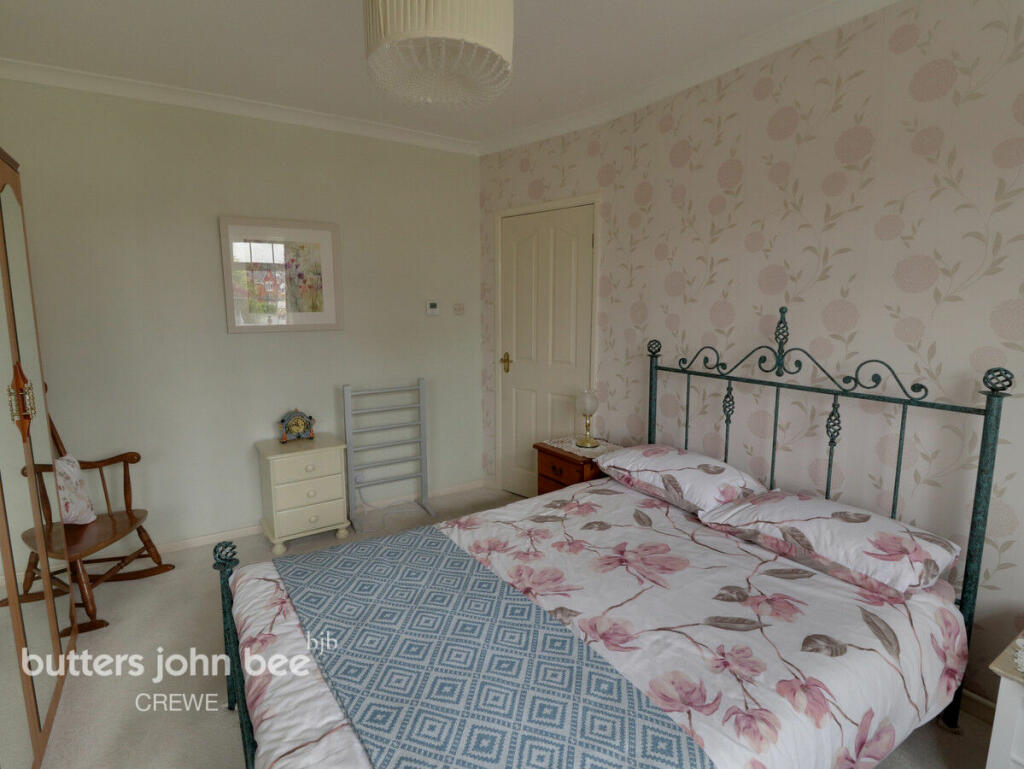 2 bedroom semidetached bungalow for sale in Rope Lane, Crewe, CW2