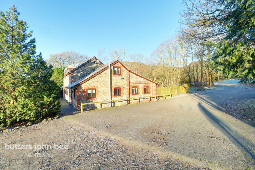 4 bedroom detached house for sale in Penvale Lakes Lodges, Llangollen, LL20