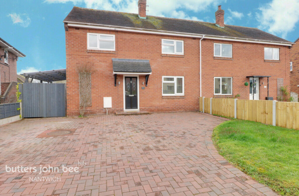 3 bedroom semidetached house for sale in Queens Drive, Nantwich, CW5