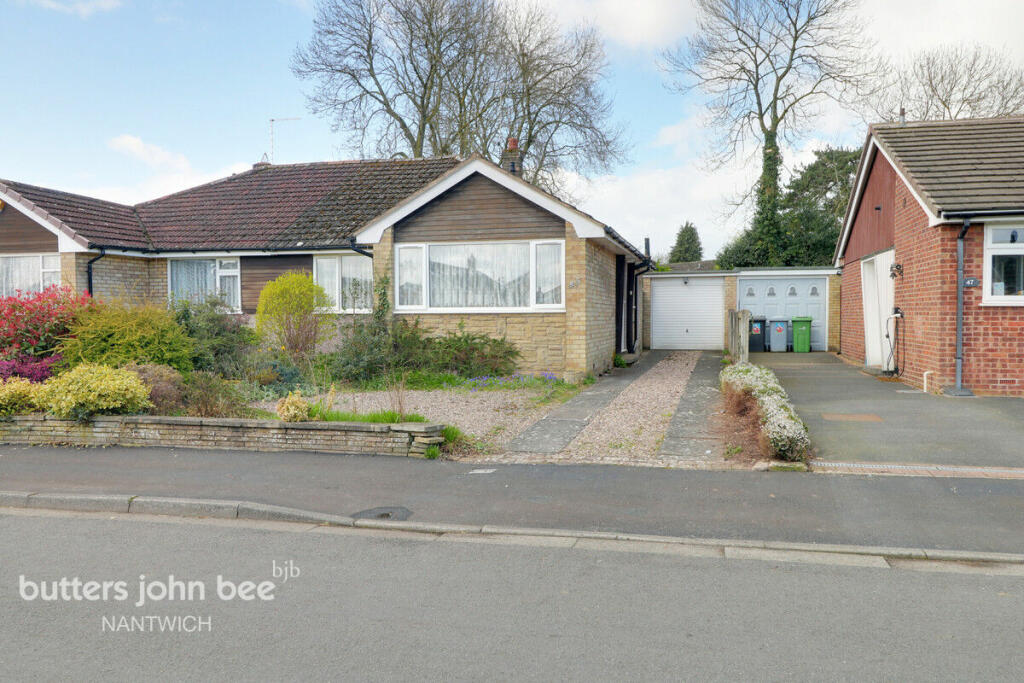 2 bedroom semidetached bungalow for sale in Delamere Road, Nantwich, CW5