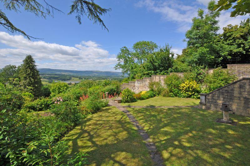 5 bedroom detached house for sale in Beautiful Family House, Ridgeway