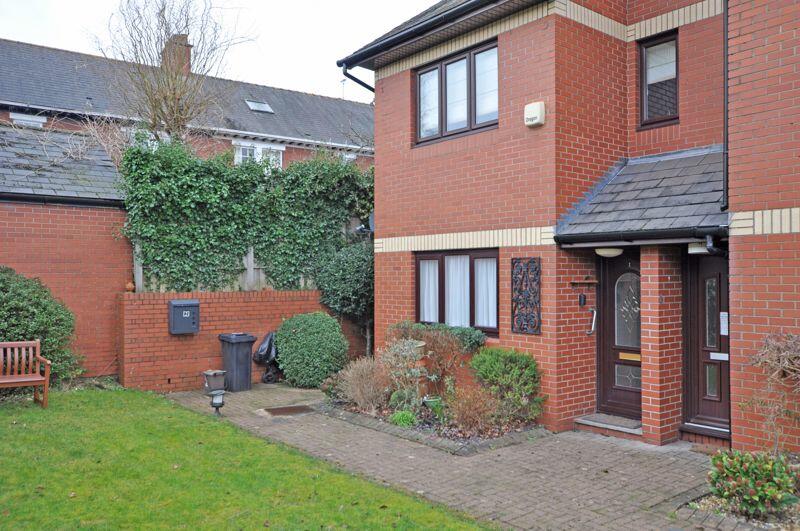 2 bedroom flat for rent in Ground Floor Apartment, Uskvale Mews