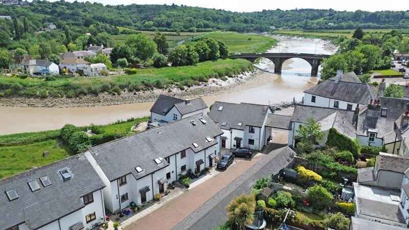 Main image of property: Luxury Apartment, Hanbury Close, Caerleon