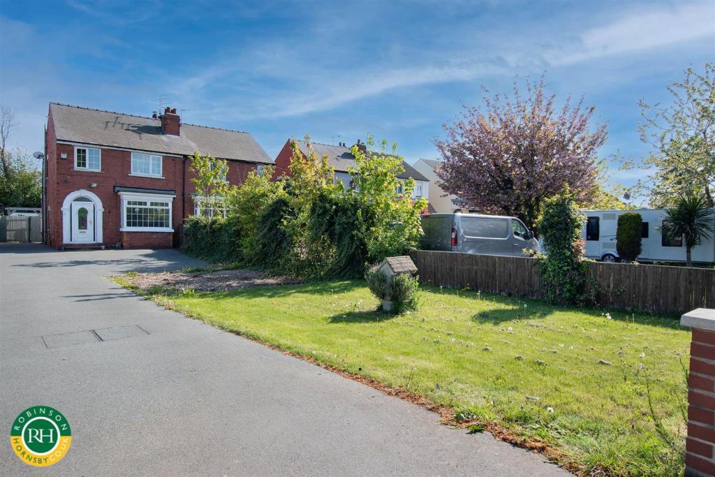 3 bedroom semidetached house for sale in Sprotbrough Road, Doncaster, DN5