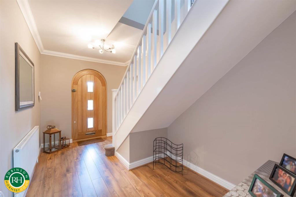 4 bedroom detached house for sale in Bawtry Road, Doncaster, DN4