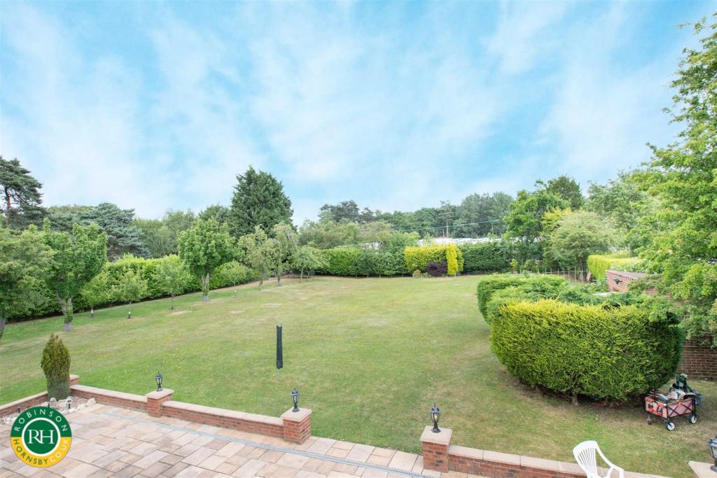 4 bedroom house for sale in Great North Road, Bawtry, Doncaster, DN10