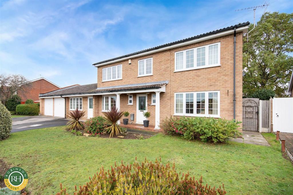 4 bedroom detached house for sale in Broughton Road, Bessacarr