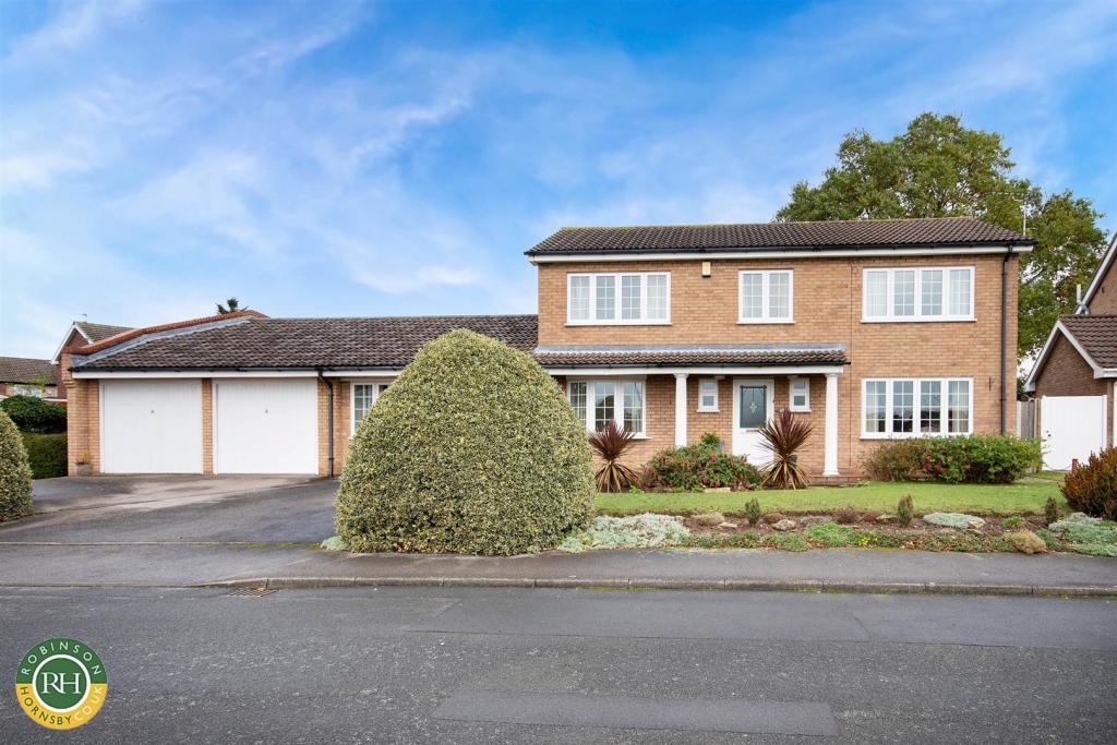 4 bedroom detached house for sale in Broughton Road, Bessacarr
