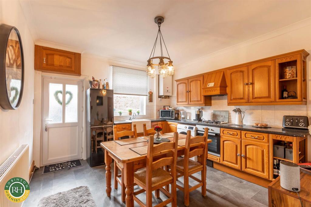 3 bedroom terraced house for sale in Westgate, Tickhill, Doncaster, DN11